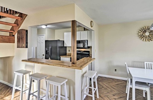 Virginia Beach House | Cozy Virginia Beach Townhome ~ 6 Mi to Beach!