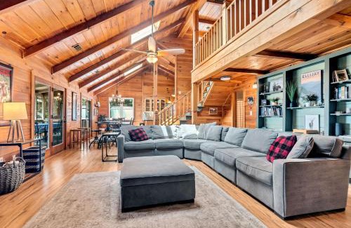 Walnut Mountain House | Cozy Walnut Mountain Cabin with Hot Tub & Views