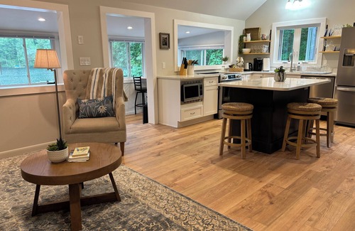 Loudon House | Cozy water front cottage in charming Concord NH area.