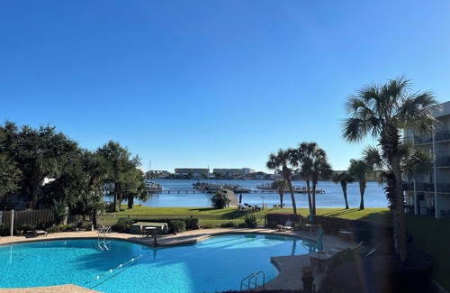 Fort Walton Beach Condo | Cozy Waterfront Condo - PB B215
