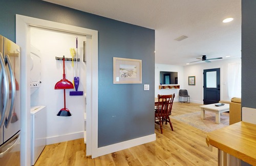 Ocean City House | Cozy waterfront cottage, pet friendly w/AC, deck and shared dock