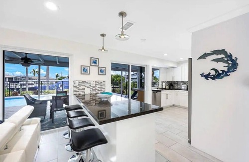 Eight Lakes House | Cozy Waterfront 3BR/2BA home/heated pool/gulf access/quiet neighborhood