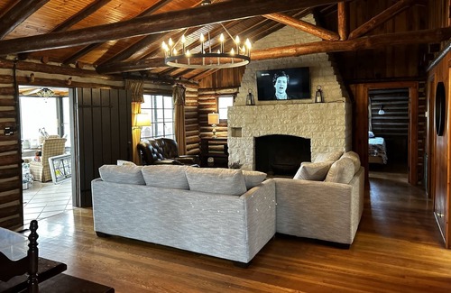 Andersonville Cabin | Cozy Waterfront Cabin on Norris lake