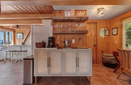 Coeur d'Alene Cabin | Cozy Waterfront Cabin in Kidd Island Bay