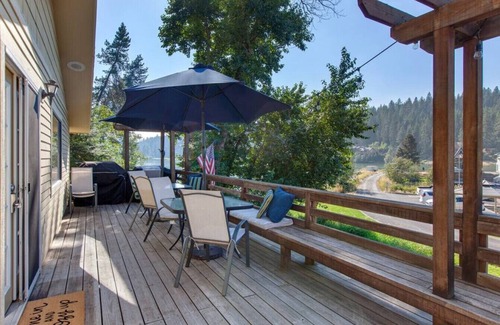 Coeur d'Alene Cabin | Cozy Waterfront Cabin in Kidd Island Bay