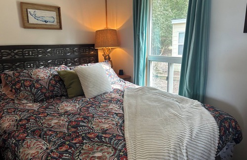 Chatsworth Cabin | Cozy waterfront cabin by beautiful William’s Lake