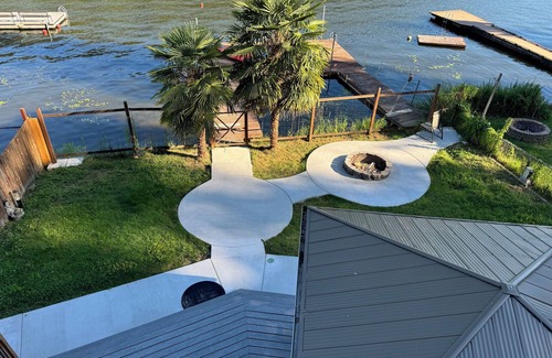 Eatonville Cabin | Cozy Waterfront Cabin on Ohop Lake in Eatonville