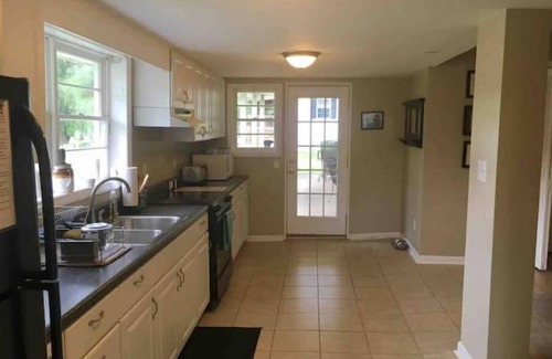 Allisonia House | Cozy Waterfront Cabin on New River/Claytor Lake