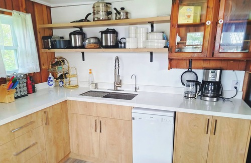 Ramara Cottage | Cozy Waterfront Cottage with Sauna/BBQ/pool/Wifi/Tea House
