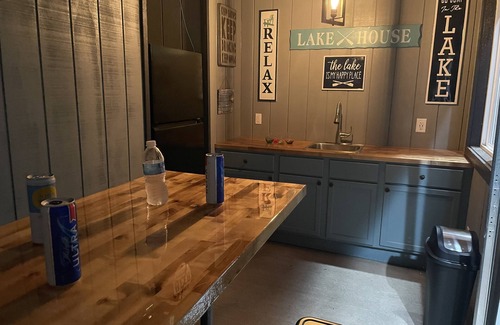 Delton Cottage | Cozy Waterfront Cottage- Reel Time