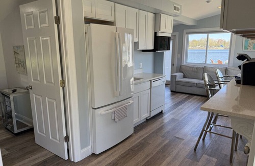 Mystic - New London House | Cozy waterfront cottage