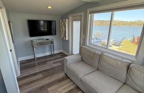 Mystic - New London House | Cozy waterfront cottage