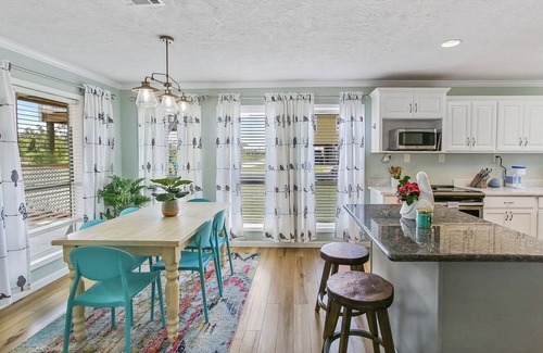 Lake Charles House | Cozy Waterfront home with canal access to Calcasieu Lake