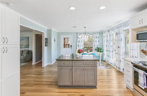 Lake Charles House | Cozy Waterfront home with canal access to Calcasieu Lake