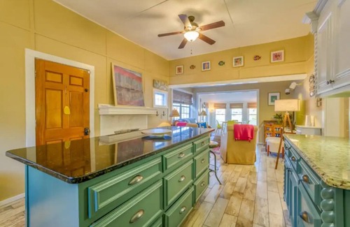 Muscle Shoals House | Cozy Waterfront Lake Cottage near RTJ Golf Course!nn