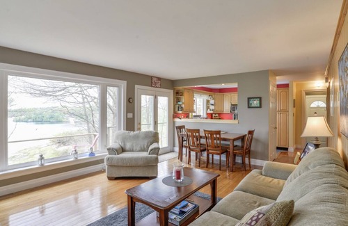 Gravenhurst Cottage | Cozy Waterfront Lake Muskoka Cottage by Cliff Bay