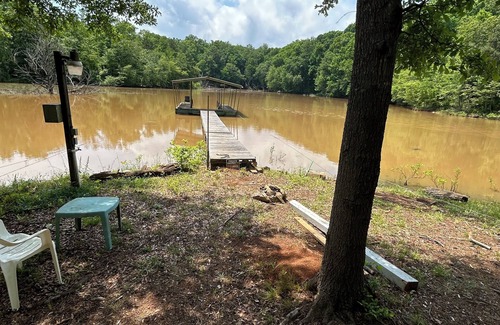 Anderson House | Cozy waterfront property near Hartwell lake.