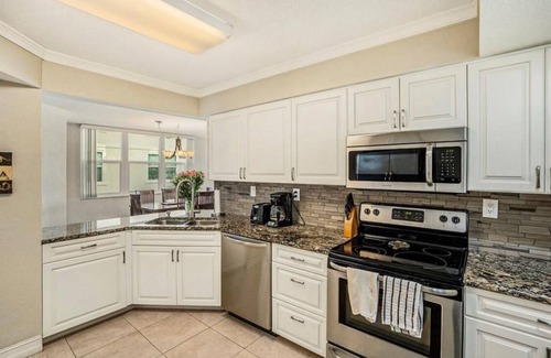St. Petersburg Apartment | Cozy Waterfront Retreat: Charming 2-Bedroom Isla Del Sol/St Petersburg Getaway