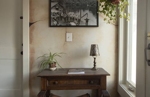 Saugerties House | Cozy waterview suite with waterfall views close to the village