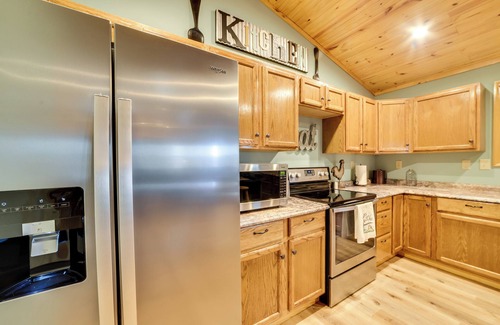 Waverly Cabin | Cozy Waverly Cabin w/Fireplace & Deck!