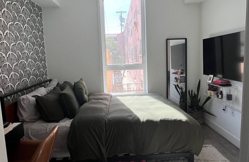 Pico-Union Apartment | Cozy, well- lit, 1 BR/1 BA, 5 mins from DTLA!