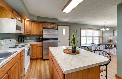 Hurricane House | Cozy West Virginia Home ~ 13 Mi to Kanawha River