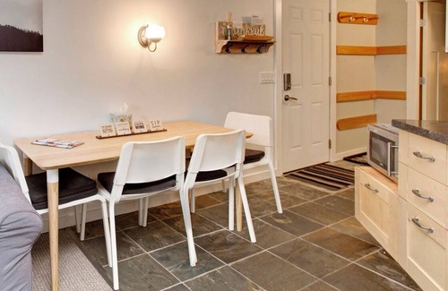 Whistler Creekside House | Cozy Whistler Retreat 2bd loft, ski/bike in/out steps to gondola!