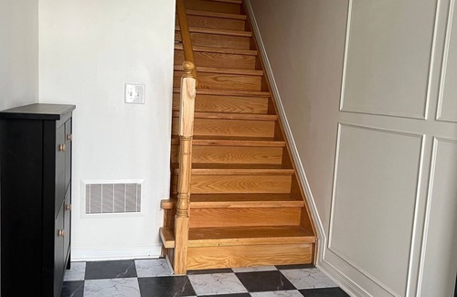 Whitby House | Cozy Whitby Shores Townhome| Marina and Free Parking