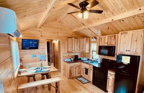 Hector Cabin | Cozy Wine Cabin escape with Breathtaking Views 4