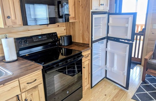 Hector Cabin | Cozy Wine Cabin escape with Breathtaking Views 4