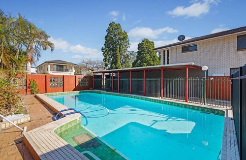 Robertson Apartment | Cozy with Pool 4BD Family Retreat in Robertson