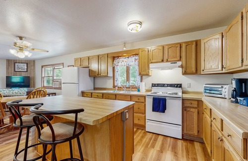 Friendship House | Cozy wooded duplex w/WiFi, full kitchen, shared W/D & near lakes & trails