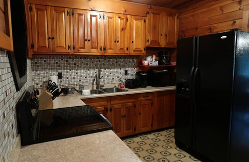 Oneonta House | Cozy Woodland 4 Bedroom