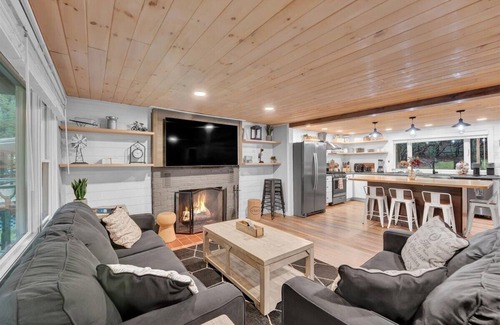 Lake Harmony House | Cozy Woodland Escape-Hot Tub, Sauna, Walk to Lake!