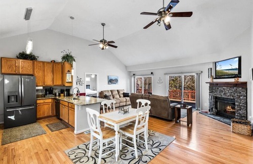 Bumpass House | Cozy yet spacious waterfront home on Lake Anna's private side
