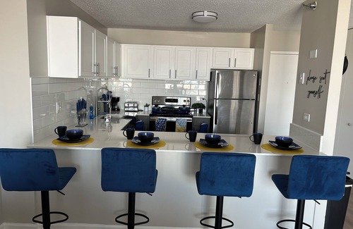 Oak Park Apartment | Cozy1 BDRM apartment Located In The Heart Of Downtown Oak Park by Glow & Explore