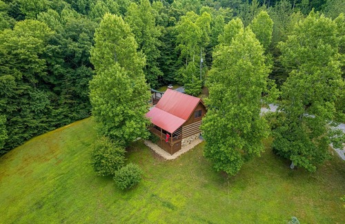 Gatlinburg - Pigeon Forge Cabin | Cozy2 BD Easily Accessible Cabin! Quiet community short drive to all attractions