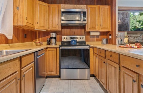 Cazadero Cabin | CozyCreekCabin~Comfy & Serene Creekside Cabin!Ocean&Wineries/WiFi/Pup/HtTb
