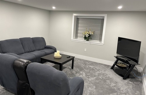 Guildford House | Cozying 2 Bedroom Private Suite in Fleetwood