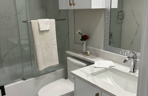Guildford House | Cozying 2 Bedroom Private Suite in Fleetwood