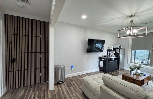 Greater East End Apartment | CozyStay EADO Apartment