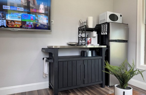 Greater East End Apartment | CozyStay EADO Apartment