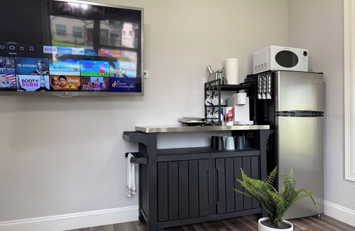 Greater East End Apartment | CozyStay EADO Apartment