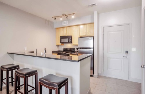 Central Business District Apartment | CozySuites at Current the Banks gym, pool 01