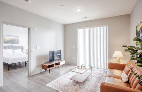 Downtown Cincinnati Apartment | CozySuites at Current the Banks gym pool 01