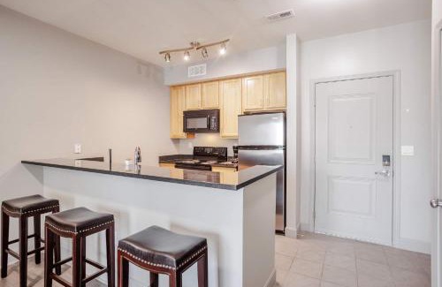 Downtown Cincinnati Apartment | CozySuites at Current the Banks gym pool 01