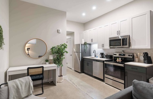 Downtown Cincinnati Apartment | CozySuites at Textile