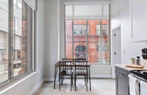 Downtown Cincinnati Apartment | CozySuites at Textile