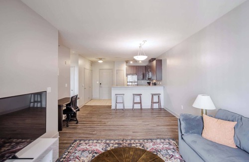 Central Business District Apartment | CozySuites at the Banks gym, pool 03