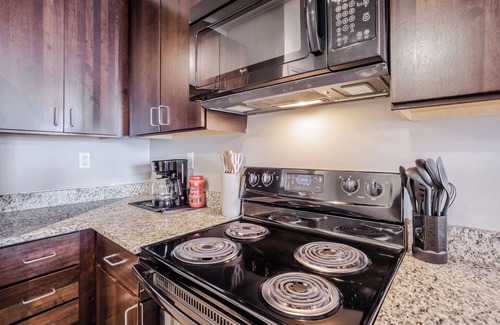 Central Business District Apartment | CozySuites at the Banks gym, pool 03